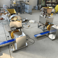 Machine industrielle de formage et de roulage de boulettes de pâte pour la fabrication de produits céréaliers