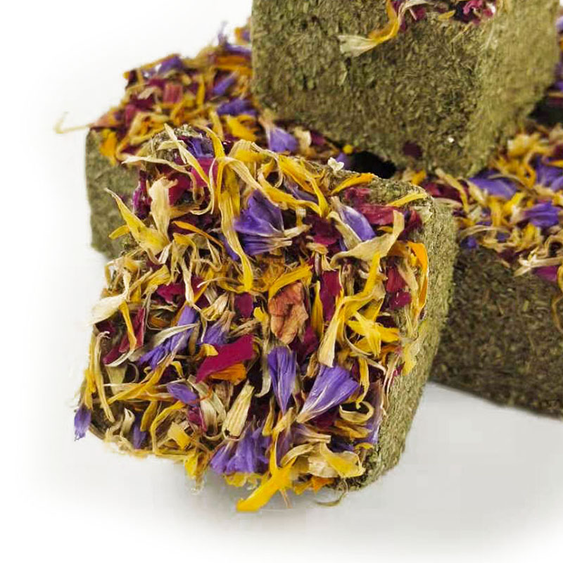 Pastel de hierba flores mezcladas