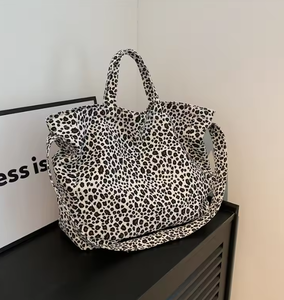 Bolso de hombro de doble cara con estampado de leopardo para mujer, bolso informal de gran capacidad para mujer, bolso de compras para uso diario y de viaje - Product Image 2