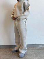 Ensemble survêtement streetwear personnalisé avec logo brodé, pantalon de jogging et sweat à capuche coupe ample avec impression en relief