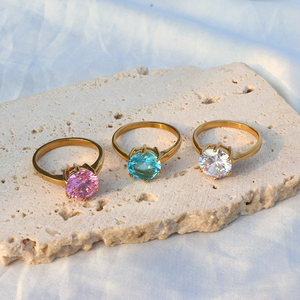 Bague Vintage <span class=keywords><strong>2026</strong></span> en Acier Inoxydable Plaqué Or Tendance avec Zircon Blanc Délicat de Haute Qualité pour Mariage - Product Image 2