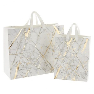 Sacs en papier recyclé biodégradable de luxe sur mesure Crown Win avec poignées en ruban laminé, logo en feuille d'or pour vêtements et chaussures - Product Image 3