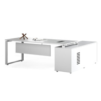 Scrivania Direzionale Moderna a L in Legno, Tavolo da Manager con Cassetti e Mobile Laterale