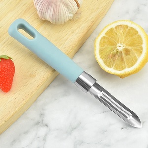 Pelador de Patatas de Acero Inoxidable, Herramienta de Cocina Pequeña, Portátil y Afilado para Pelar Verduras Manualmente - Product Image 4