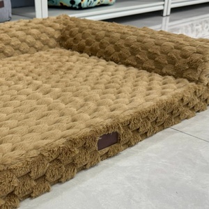 Canapé pour chien en velours de maïs de luxe sur mesure, lit pour animaux de compagnie doux et confortable conçu pour les grands chiens - Product Image 6