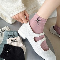 Chaussettes pour femmes. Chaussettes originales Renaissance en coton tricoté à la cheville avec nœud antidérapant blanc pur, chaussettes bateau printemps/été