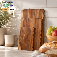 Natuurlijke acacia houten snijplank set, geschikt voor het serveren van fruit, snacks en desserts. Kan ook als decoratieve serveerplank worden gebruikt.