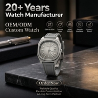 Montre pour homme, cadran carré argenté rayé, bracelet en caoutchouc gris, affichage de la date, mouvement à quartz étanche, élégante, décontractée, pour les affaires