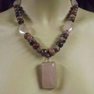 Custom Luxury Handcrafted best quality high polished beautiful Angle Resin craft fashion resin <b>beads</b> <b>necklace</b> for women - Product Image 1