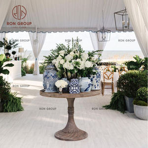 Chaises Chiavari en bois rembourrées personnalisées à prix abordable pour événements, locations, extérieur, fêtes, mariages et usage hôtelier - Product Image 4