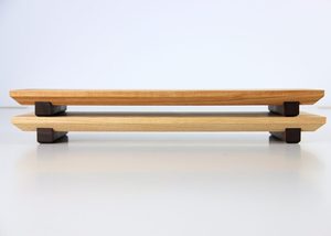 Tabla de Servir Sushi Japonesa de Madera de Teca y Fresno, Ecológica, Biodegradable, de Grado Alimenticio, con Patas Oscuras, Bicolor, para Comida Fina, OEM Personalizado - Product Image 4