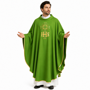 Grünes katholisches Priestergewand mit Goldrand und besticktem IHS-Kreuz, liturgisches Kirchengewand im Schal-Stil, religiöse Robe - Product Image 1
