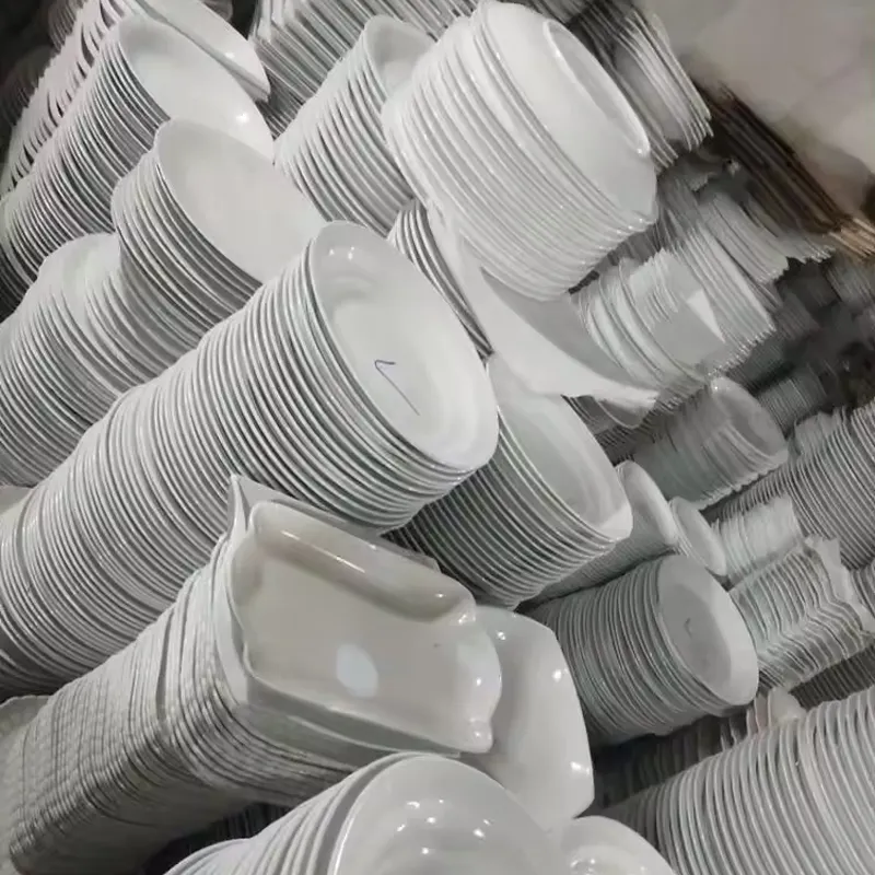 Werksgroßhandel Lager weißes Porzellan Teller und Schüssel Geschirr Teller Restaurant Keramik verkauf Tonnen