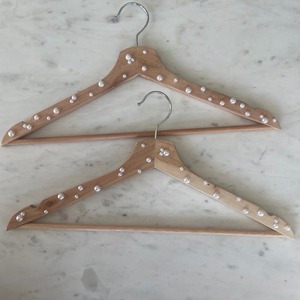 <span class=keywords><strong>D</strong></span>écoration de mariage : Cintre en bois perlé pour <span class=keywords><strong>robe</strong></span> de mariée et <span class=keywords><strong>robe</strong></span> de <span class=keywords><strong>demoiselle</strong></span> <span class=keywords><strong>d</strong></span>'<span class=keywords><strong>honneur</strong></span> – Cadeau idéal pour le jour du mariage, accessoire de fête nuptiale - Product Image 6