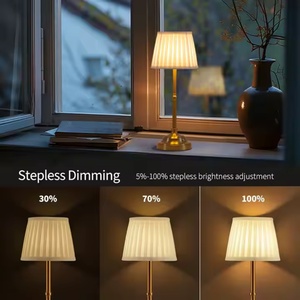 Lampe de table sans fil moderne classique finition laiton doré, ampoule E14, abat-jour en tissu, batterie remplaçable, pour mariage et restaurant - Product Image 5