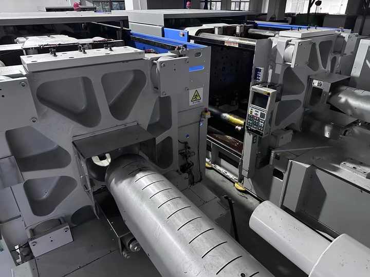 Used SE550S Injection Molding Machine