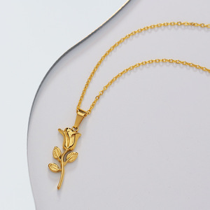 Elegante y Moderno Juego de Collar y Aretes con Colgante de Rosa en Acero Inoxidable Chapado en Oro PVD de 18K para Mujer |   Impermeable, Hipoalergénico, No se Desvanece - Product Image 4