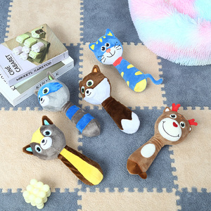 Jouet à mâcher pour chien en peluche de luxe de haute qualité, doux, personnalisé, couineur, en couleurs marron et bleu - Product Image 1