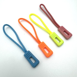 Topverkoper Aangepaste Rits <span class=keywords><strong>Pull</strong></span> Pvc Siliconen Rubber Kleurrijke <span class=keywords><strong>String</strong></span> Koord Tas Met Zip Head Slider Groothandel Plastic Materiaal - Product Image 1