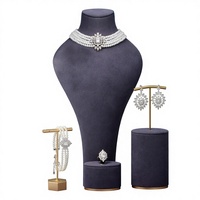 Magnifique collier ras du cou à 5 couches en fausses perles avec pendentif planète, bracelet et ensemble de bijoux 4 pièces en zircon et cuivre pour femme, idéal pour mariage