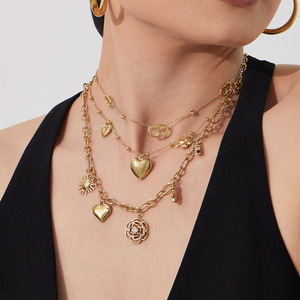 สร้อยคอสแตนเลสสตีลทรงสปอร์ตแบบสองชั้นรูปหัวใจประดับเพชรเต็มเส้น พร้อมจี้รูปดอกกุหลาบฝรั่งเศส Mili และเพชรซิคอน - Product Image 3