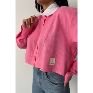 Haut court formel pour femme, col blanc, détails en dentelle, logo brodé, col montant asymétrique, motif écossais disponible, tailles XS-XL, couleur rose - Product Image 1