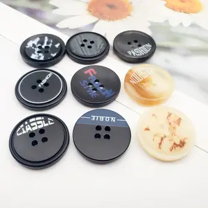 Botones de bocina negra de resina natural, logo personalizado, alta calidad, 4 agujeros, para ropa