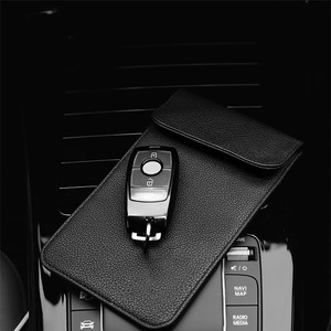 <span class=keywords><strong>Pochette</strong></span> Faraday bloquant les signaux <span class=keywords><strong>RFID</strong></span> pour tous les téléphones et clés de <span class=keywords><strong>voiture</strong></span>, protection <span class=keywords><strong>anti</strong></span>-pistage, <span class=keywords><strong>anti</strong></span>-hackage et antivol - Product Image 6
