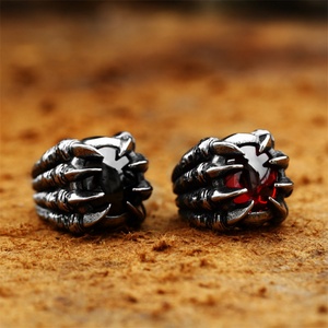 Anillo de Moda con Diseño de Garra de Dragón, Anillo de Acero Inoxidable con Piedras Preciosas para Hombre - Product Image 4