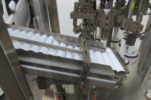 Machine automatique de remplissage et de pliage de tubes en acier inoxydable, métal et aluminium pour pommades, pâtes, adhésifs et colles - Product Image 4