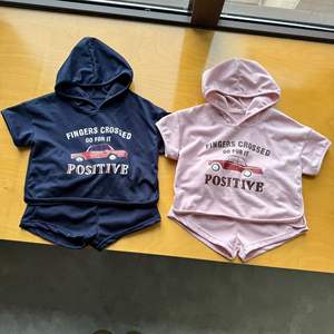 Completo Sportivo Estivo per Bambini, Set con Cappuccio per Bambine, T-shirt a Maniche Corte e Pantaloncini in Cotone Casual per Ragazzi - Product Image 4