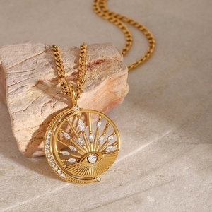 Collier Pendentif Monnaie Œil de Diamant Tendance Personnalisé de Haute Qualité, Plaqué Or 18K, Acier Inoxydable, Chaîne à Maillons Strass, Étanche - Product Image 5