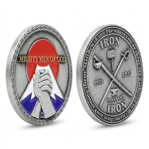 Moneta commemorativa in lega di zinco con tema 'Potenti Uomini di Dio', ispirata al versetto 'Il ferro affila il ferro', medaglia religiosa con abbraccio, senza MOQ, direttamente dalla fabbrica - Product Image 1