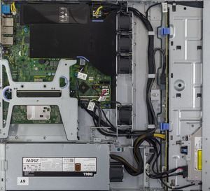 Serveur en rack PowerEdge R240 1U, processeur Xeon E-2288G 8C 3,7 GHz, 8 Go de RAM, 2x1 To de disques durs, 250 W, garantie de 3 ans, certifié CE CCC - Product Image 3