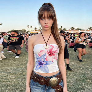 Top de punto tipo bandeau para mujer, estilo romántico floral, para festivales de música, fiestas y vacaciones, con logo frontal y decoración fruncida - Product Image 2