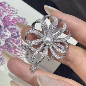 เทรนด์แฟชั่นยุโรป-อเมริกัน บุคลิกภาพโดดเด่น เข็มกลัดรูปโบว์ สำหรับเสื้อแจ็คเก็ต เสื้อสเวตเตอร์ กระเป๋า ผ้าพันคอ สไตล์เกาหลี - Product Image 2