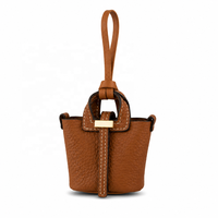Mini sac seau personnalisé en cuir PU fait main, sophistiqué, avec breloque, coutures fines, petit sac à main, pendentif, accessoire de mode haut de gamme