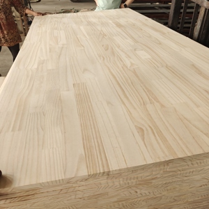 Planches <span class=keywords><strong>de</strong></span> <span class=keywords><strong>bois</strong></span> <span class=keywords><strong>de</strong></span> pin radiata écologiques, sans nœuds, à placage droit. - Product Image 1
