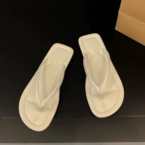 รองเท้าแตะแบบสวมผู้หญิง สไตล์มินิมอล นุ่มสบาย เหมาะสำหรับฤดูร้อน แฟชั่นลำลอง รองเท้าชายหาด ขายส่งจากโรงงาน - Product Image 5