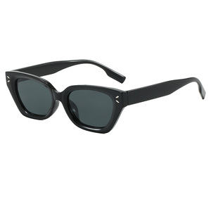 Gafas de Sol Blancas con Efecto Ojo de Gato, Protección UV400, Montura de PC, Lentes de Moda Unisex para Uso Diario - Product Image 5