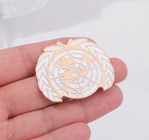 Épinglette personnalisée DFB102 avec logo des Nations Unies en émail dur, épinglette dorée en forme de couronne, épinglette du monde - Product Image 2