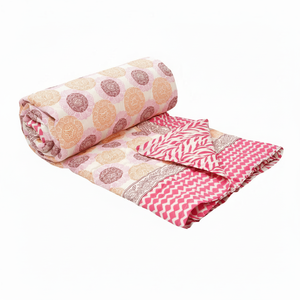 Couette Kantha en coton imprimé et matelassé à la main Taille unique (150x225 cm) pour les hivers légers et l'été par les bébés - Product Image 1