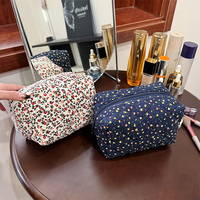 Sac à pinceaux de maquillage de grande capacité, léger, pliable, à fermeture éclair carrée, à motifs floraux, de haute qualité, blanc et bleu, brodé