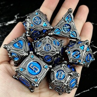 Ensemble de 7 dés de jeu polyédriques en métal creux, fabriqués en usine, motif motif de jeu de cartes rouge canon antique, à coupes nettes, pour DND RPG