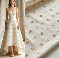 Tissu en lin léger A014 avec broderie de perles étoiles dorées et de bugles pour robes de vacances