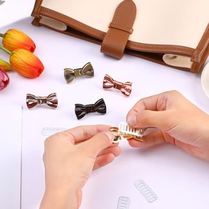 ป้ายโลหะผสม ป้ายแท็ก ป้ายสี ป้ายรูปโบว์ ป้าย DIY สำหรับทำกระเป๋า เสื้อผ้า รองเท้า เย็บปักถักร้อย - Product Image 4