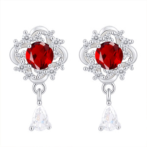 Pendientes de Plata de Ley 925 con 9 Piedras Naturales Finas de 5mm, Corte Redondo, Diseño de Trébol de Cuatro Hojas, Cristal de Granate, Venta al Por Mayor - Product Image 1