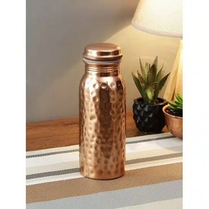 Botella de Agua de Cobre - Beneficios para la Salud Ayurveda, Diseño Clásico Martillado, Alta Calidad, Tamaño Personalizable, Embalaje Seguro para Viajes y Hogar - Product Image 3