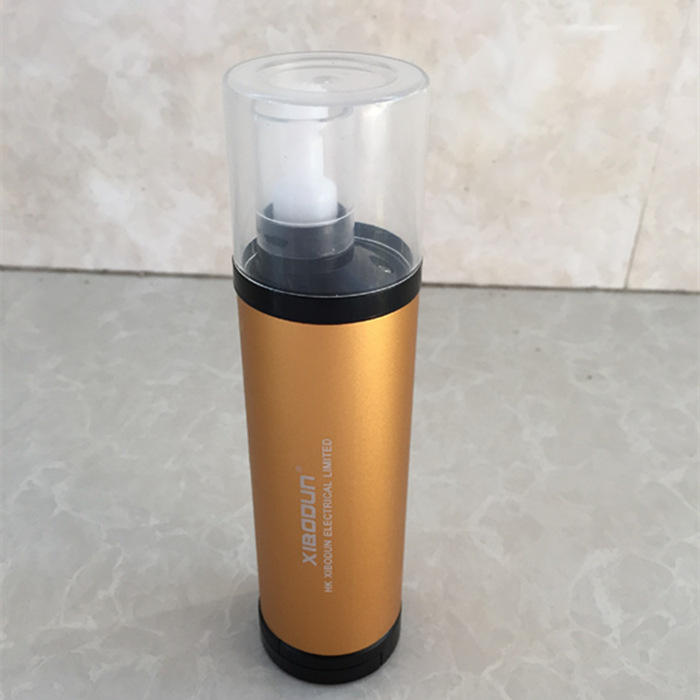 Bâton de lessive portatif doré