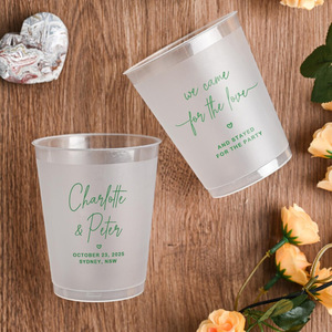 Ensemble de cartes d'invitation de mariage élégantes en plastique vert à motifs floraux, finition mate avec monogramme en relief, personnalisées pour la fête nuptiale - Product Image 5